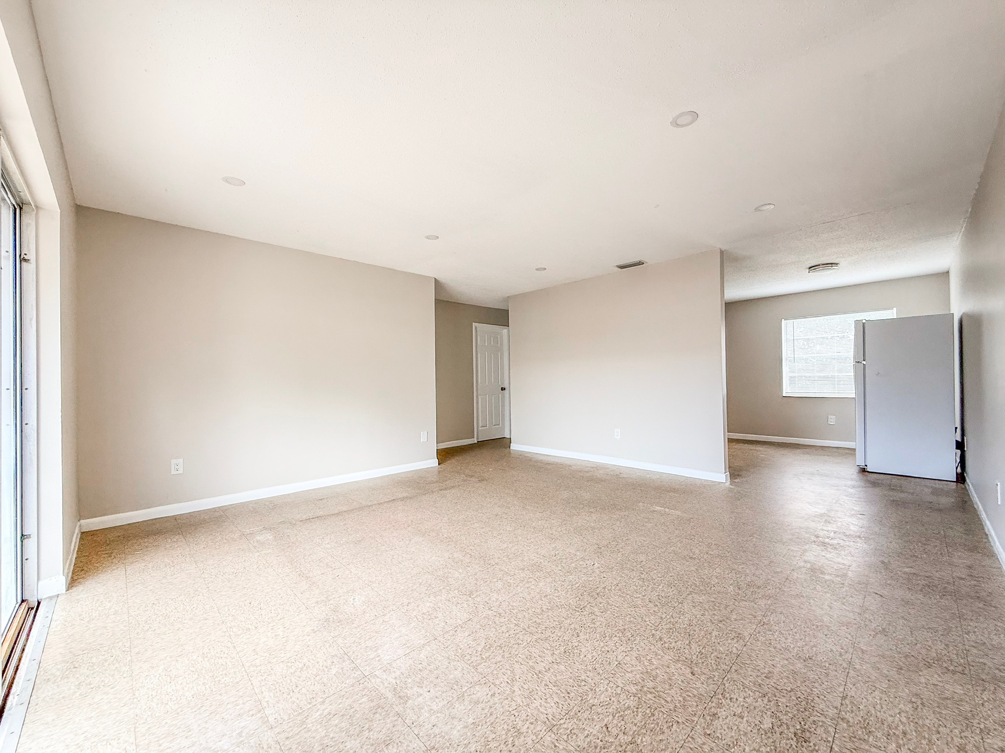 3487 Hi St