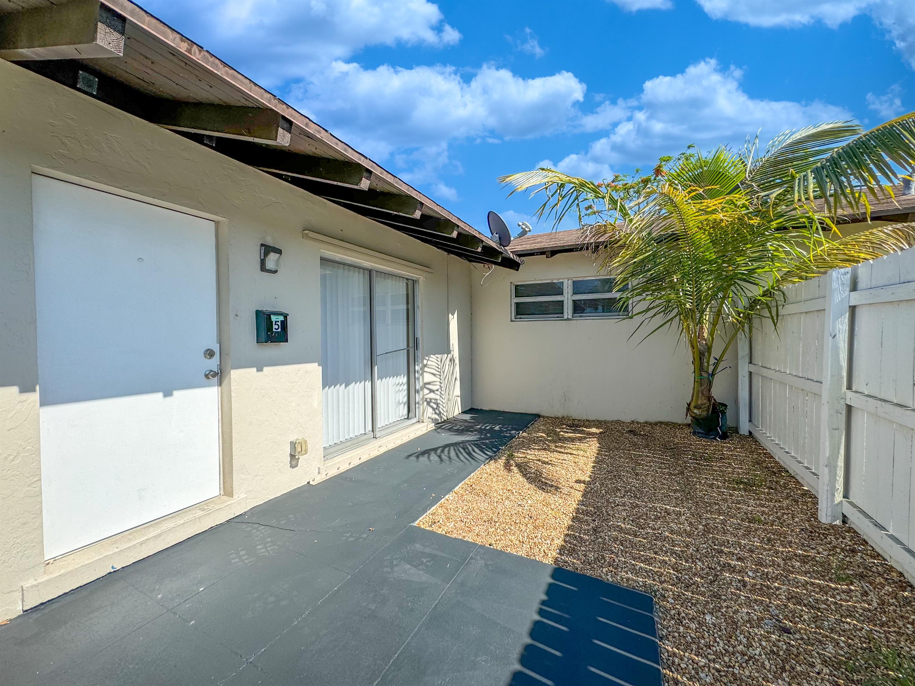 1500 Forest Hill Boulevard - 5